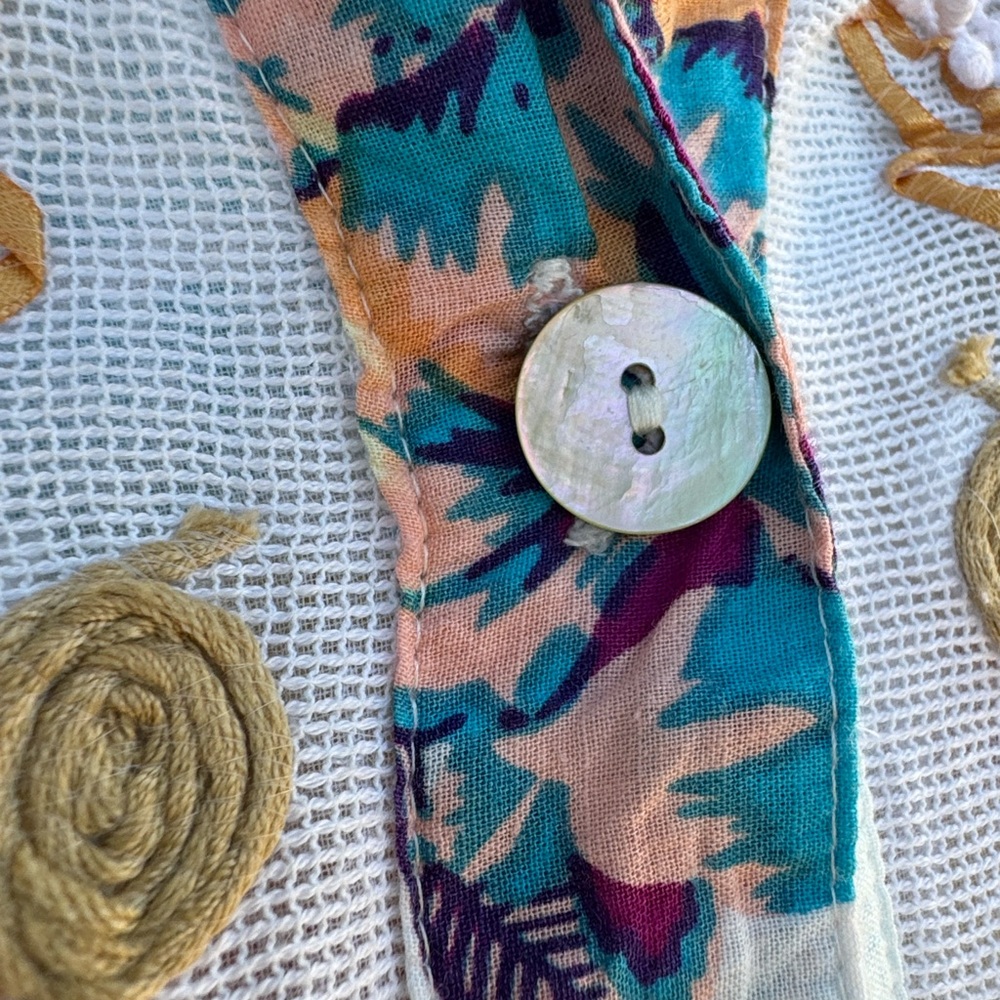 XL Parsley & Sage White and blue midi dress with multi colored floral print. XL - Picture 7 of 13
